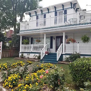  Bed & Breakfast Bed Of Roses Canada