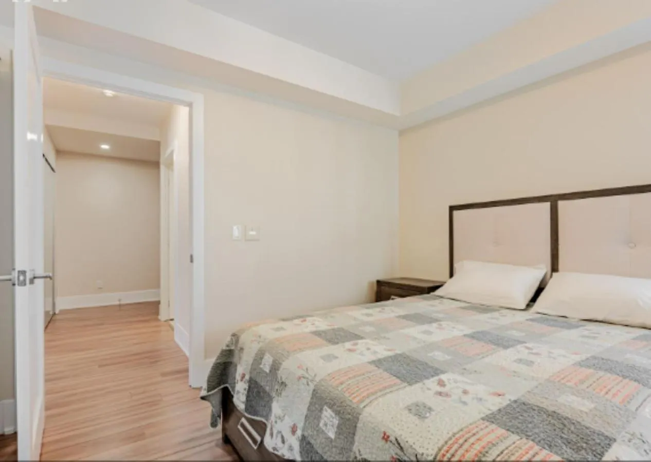 Hotel Executive 2 Beds Near Cn Tower, Rogers Centre, Scotia Area, Business District, Entertainment District, Lakeshore Toronto