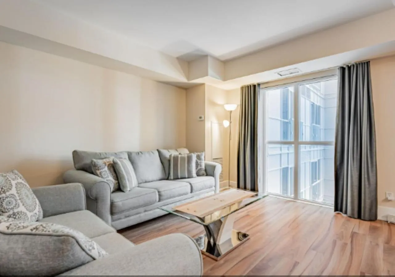 Hotel Executive 2 Beds Near Cn Tower, Rogers Centre, Scotia Area, Business District, Entertainment District, Lakeshore Toronto