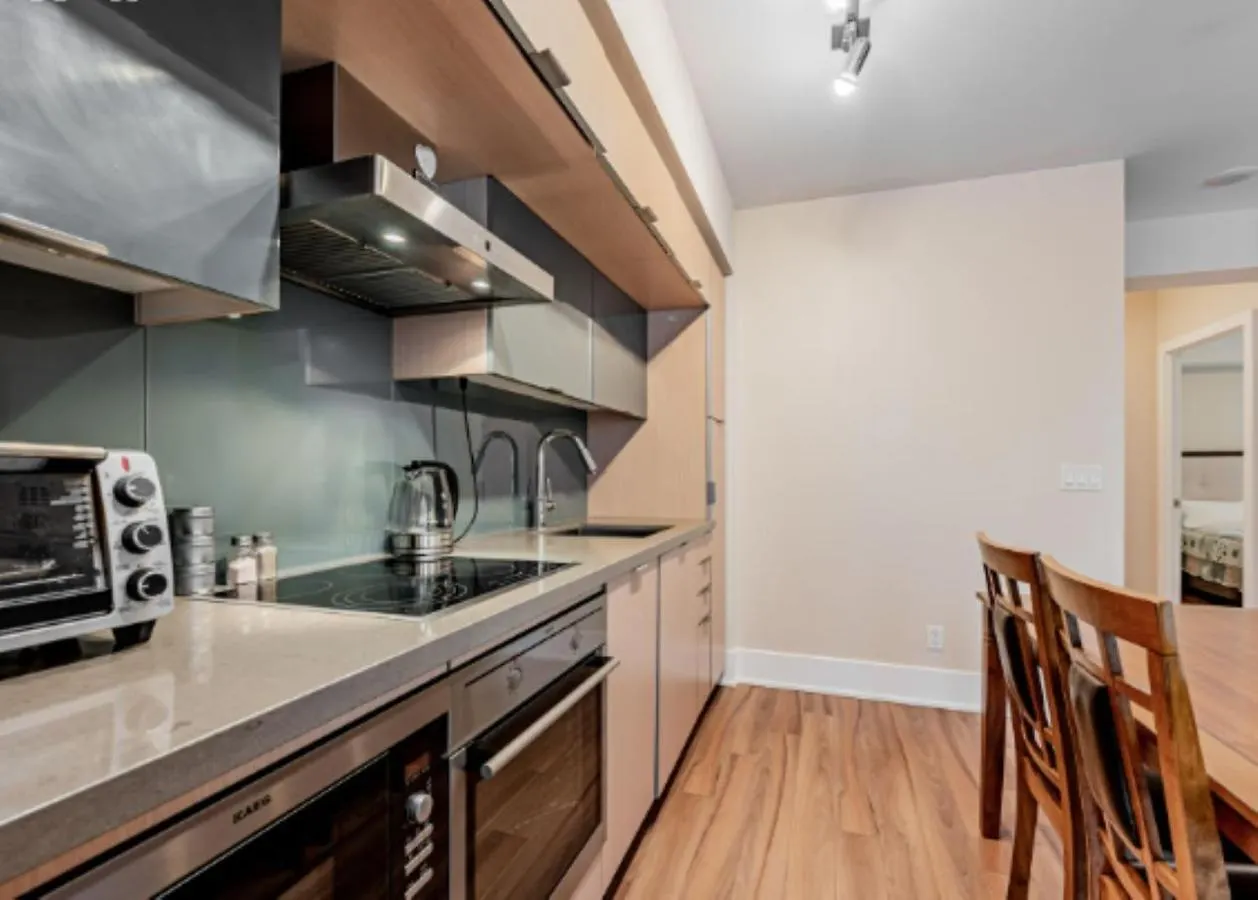 Hotel Executive 2 Beds Near Cn Tower, Rogers Centre, Scotia Area, Business District, Entertainment District, Lakeshore Toronto