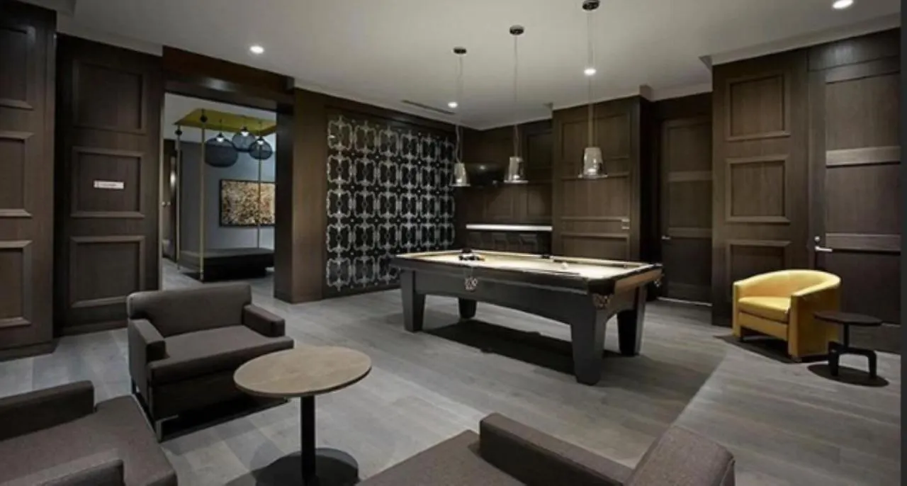 ***** Hotel Executive 2 Beds Near Cn Tower, Rogers Centre, Scotia Area, Business District, Entertainment District, Lakeshore Toronto Canada