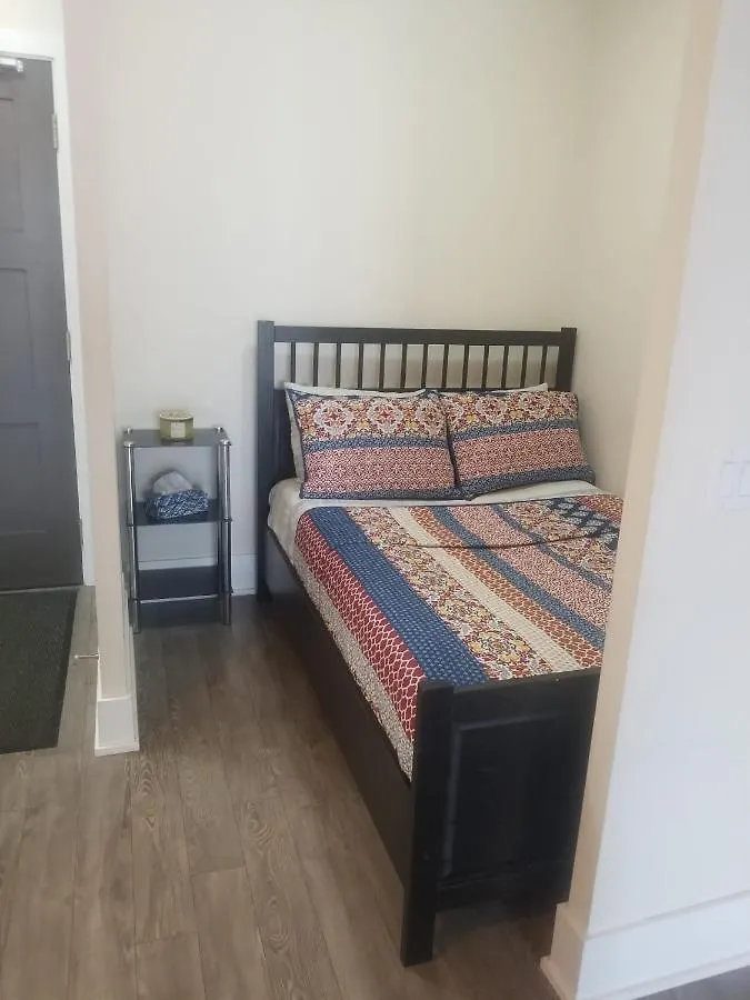 Hotel Executive 2 Beds Near Cn Tower, Rogers Centre, Scotia Area, Business District, Entertainment District, Lakeshore Toronto